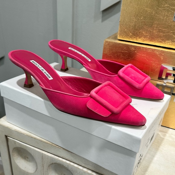 Manolo Blahnik Maysale Pumps - Picture 8 of 10